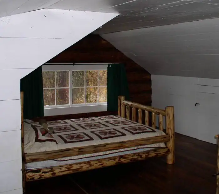 Upper Ford Cabin Rental β Upstairs bedroom 1 - 1 queen bed