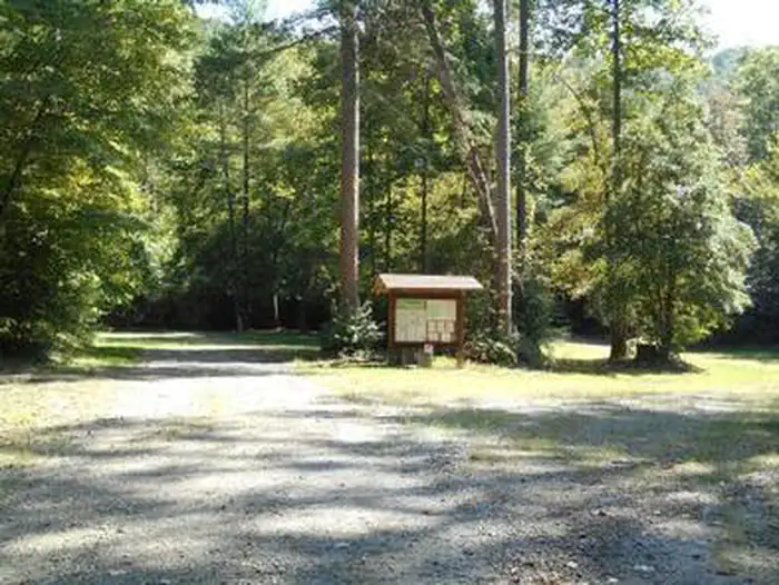 Willis Knob Horse Camp — WILLIS KNOB HORSE CAMP ENTRANCE TO SITES 6-9