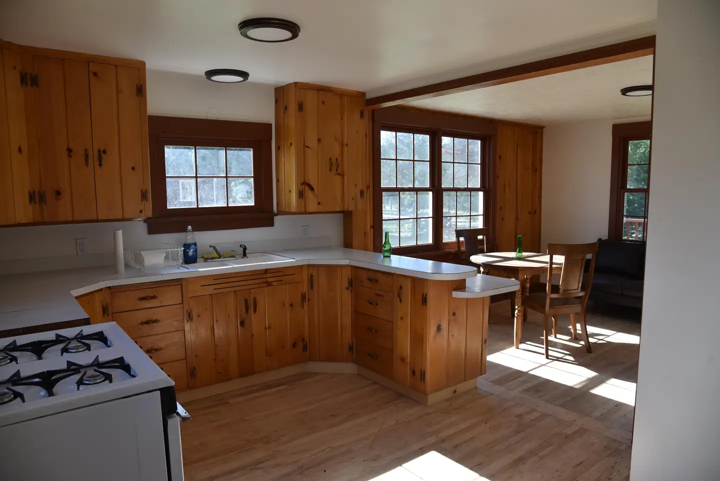 Paddy Flat Guard Station — Paddy Flat Cabin West - kitchen