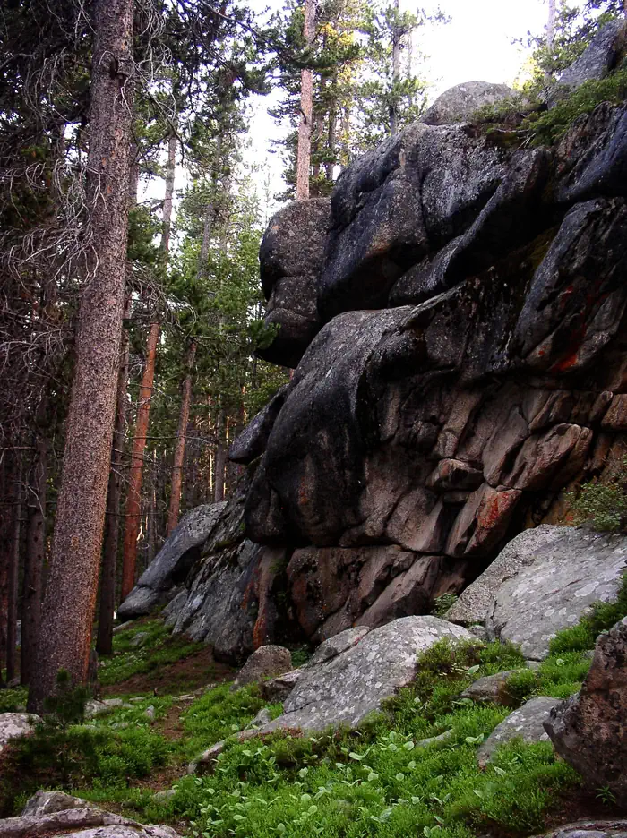 Dead Swede — Rocky cliff in Dead Swede Campground