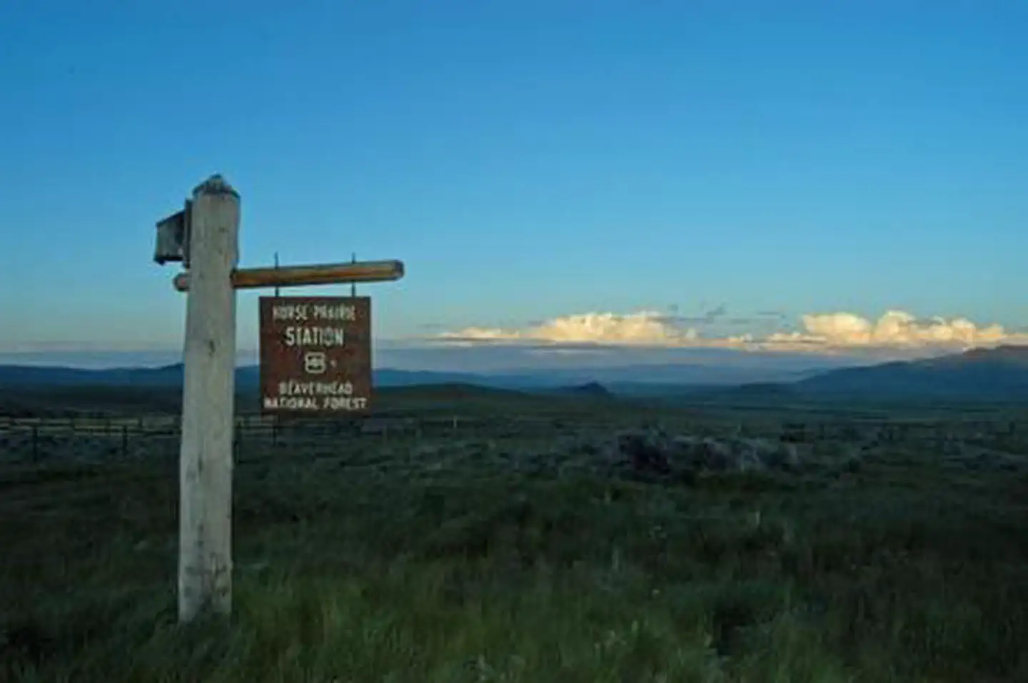Horse Prairie Cabin β HORSE PRAIRIE CABIN