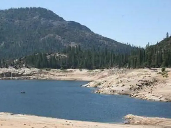 Mammoth Pool — A shallow mountain lake
