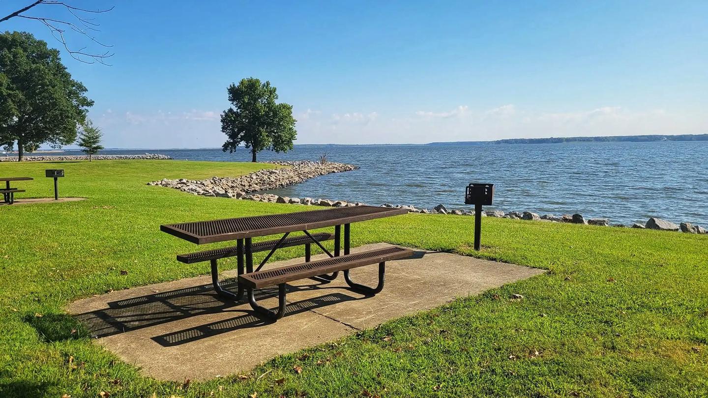 Dam West Area (day-Use) — Picnic Area at Dam West Day Use Area