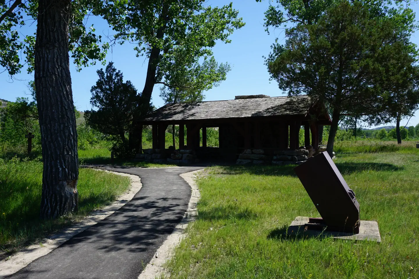 Juniper Campground Group Site — Trail leading to the covered picnic shelter