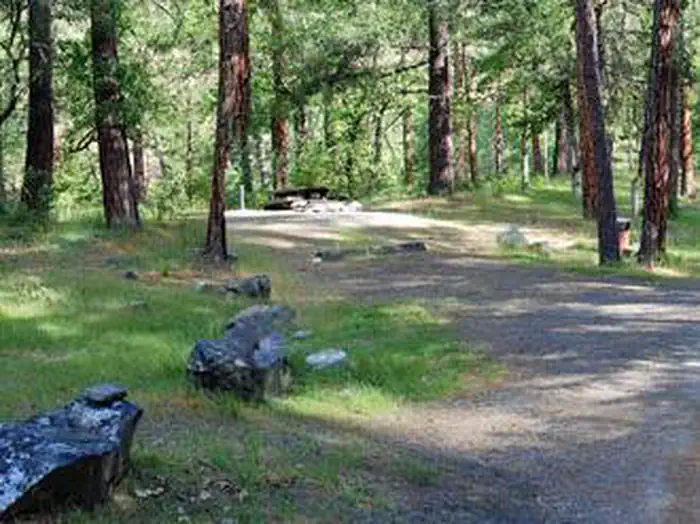 Jackson Campground On The Applegate River — Example of camping spot
