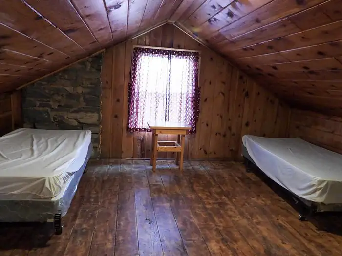 Kendrick Cabin β Upstairs bedroom