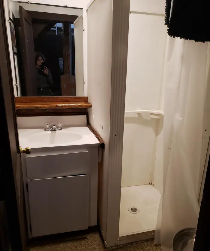 Fernow Cabin β Shower