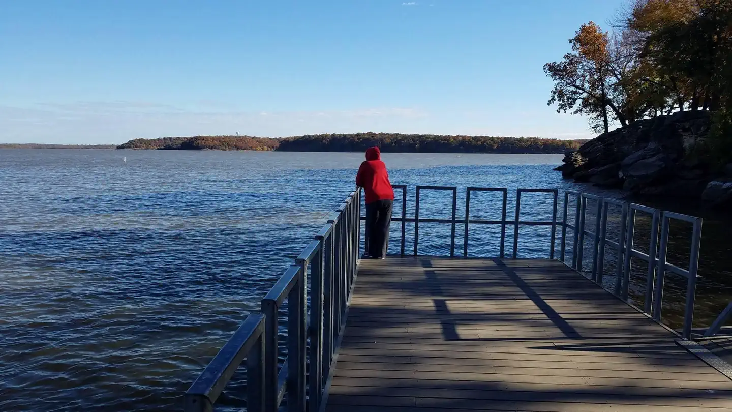 Hawthorn Bluff — A Loop Fishing Dock