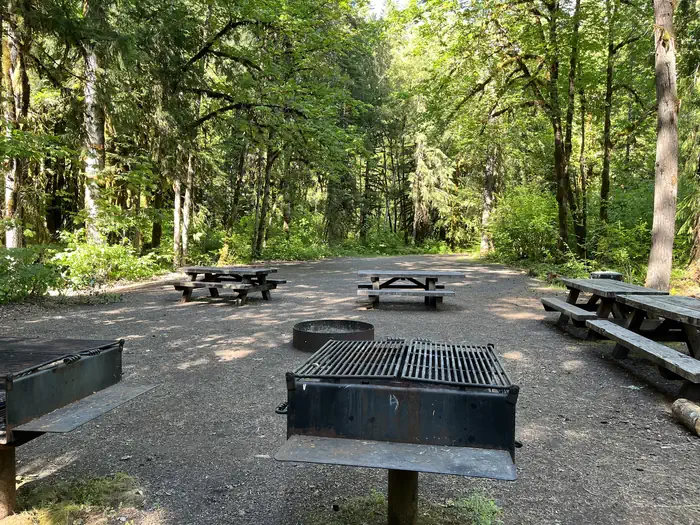 Horse Creek Group Campground β Group area with picnic tables and grills
