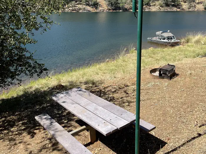 Englebright Lake Boat-In Campground — Campsite features