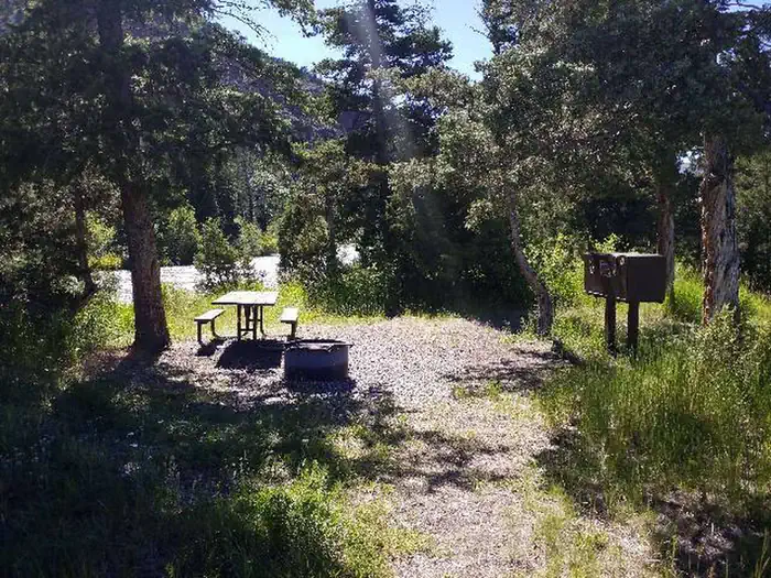 CLEARWATER CAMPGROUND — Clearwater Campstie with river in background