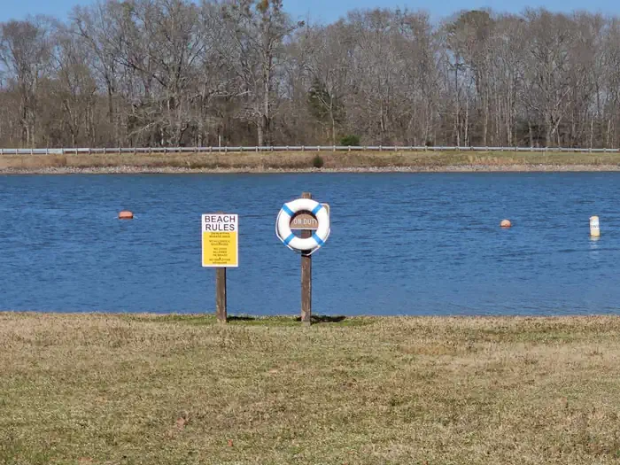 DAVIS LAKE CAMPGROUND β Swimming Beach