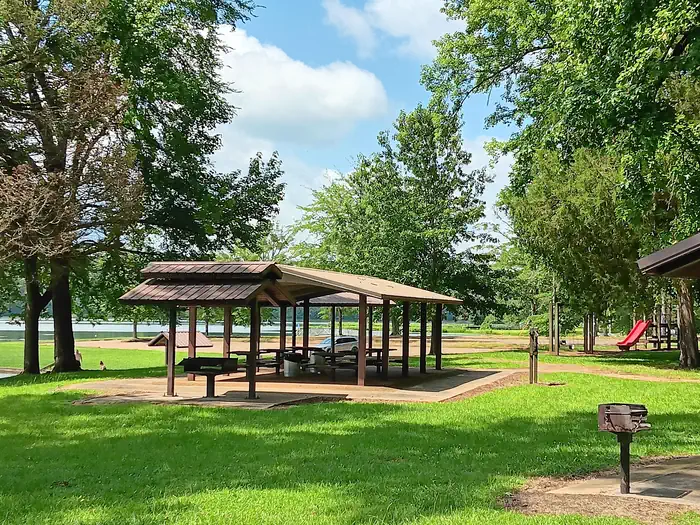 DAVIS LAKE CAMPGROUND β Day Use Pavillion