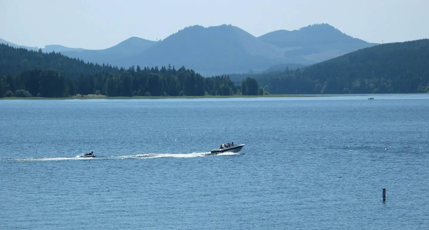 PINE MEADOWS CAMPGROUND — Boat on Cottage Grove Lake