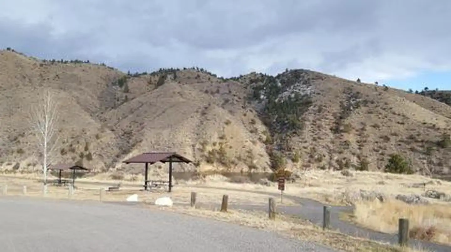 Devil's Elbow Campground — Walking path within Devil's Elbow Recreation site that links to Clark's Bay Day-Use Area