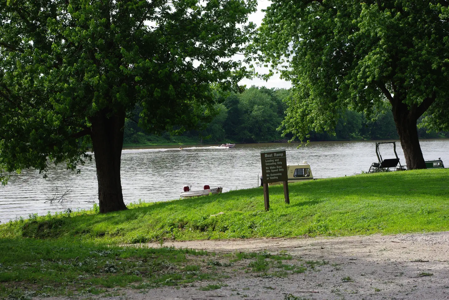 Blanchard Island Recreation Area — BI Boat Ramp and Boats along shoreline