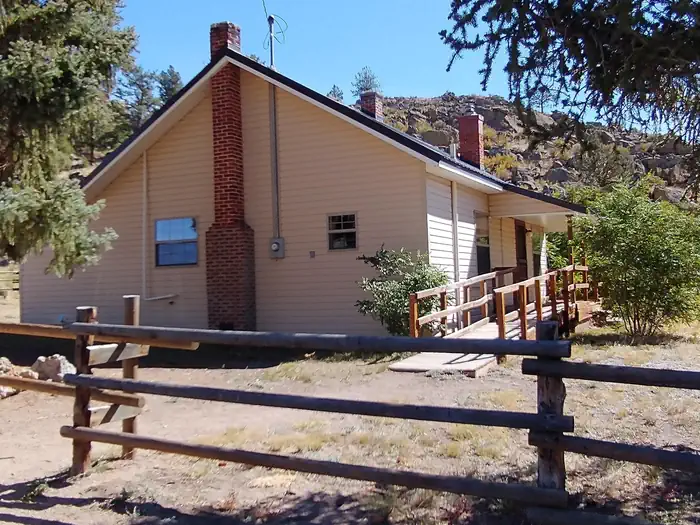 Upper Crossing Guard Station — Side view showing Accessible Ramp