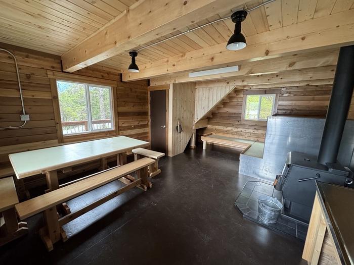 Sítʼ Yá Hítʼ — Interior view of cabin.