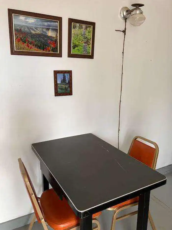 CLEARWATER LOOKOUT CABIN — Kitchen Table