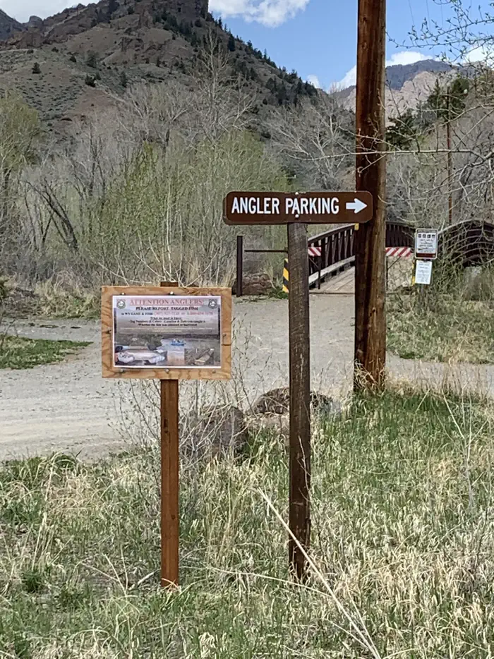 Wapiti Campground — Wapiti Campground, sign for angler parking