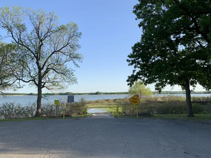 Holiday (Texas) — small boat ramp with trees