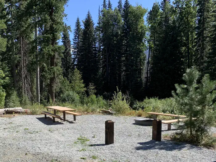 Three Creek Group Site - Okanogan-Wenatchee NF — Fire pit with benches