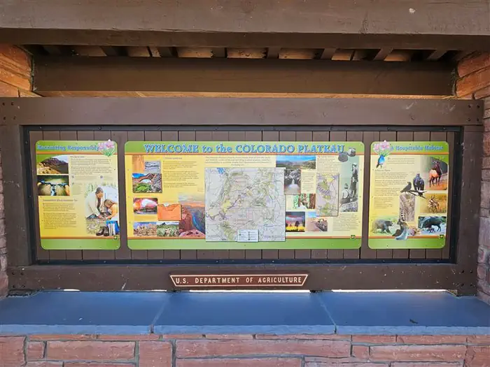 Tusayan - Montane — center info panel entry kiosk