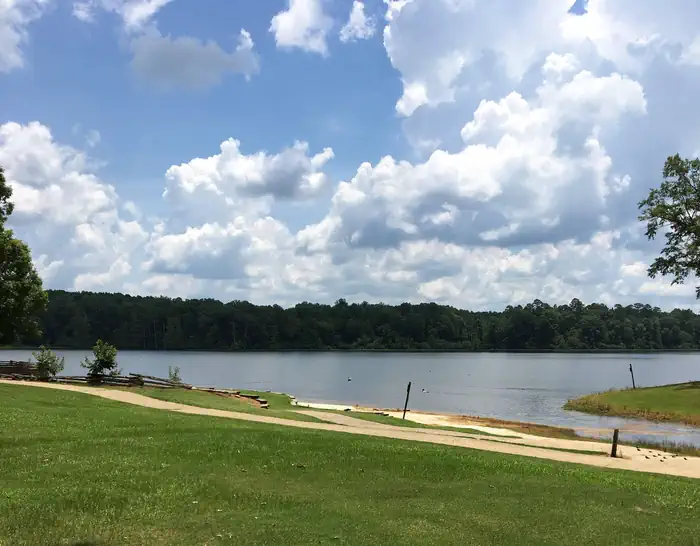 CHEWALLA LAKE RECREATION AREA — Walking Trail by the Lake