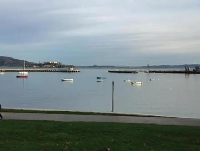 Aquatic Park Cove, Black Point Overnight Anchoring, Sailing Vessels Only (auxiliary Engine Ok) — Boats anchored in Aquatic Park Cove
