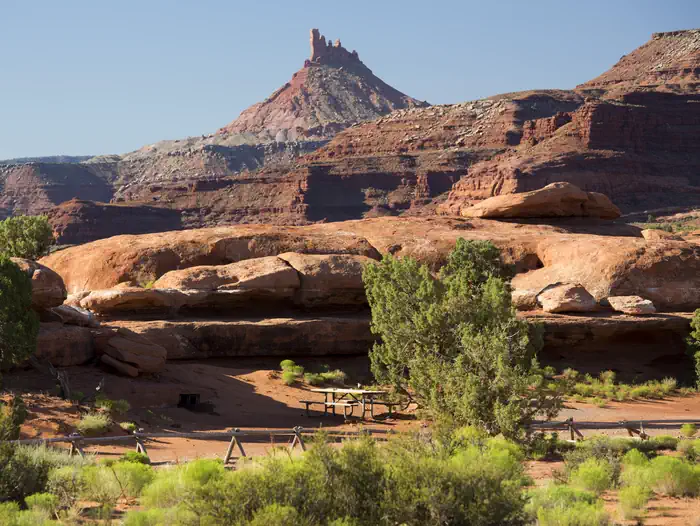 Hamburger Rock Campground — A picnic table adjacent to Hamburger Rock geologic feature with a Six Shooter peak in the background.