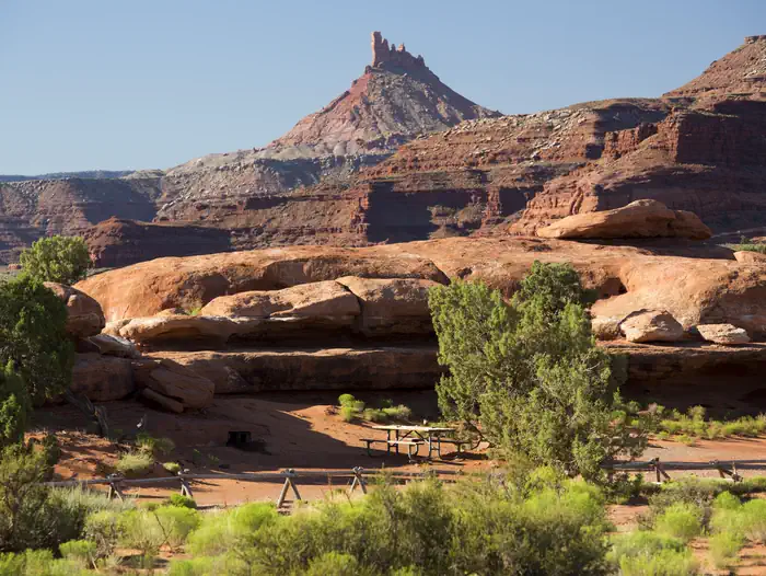 Hamburger Rock Campground — A picnic table adjacent to Hamburger Rock geologic feature with a Six Shooter peak in the background.
