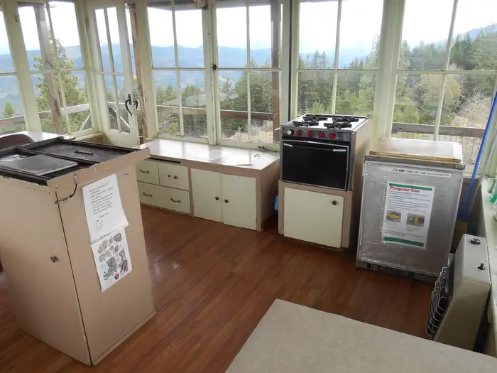 Pickett Butte Lookout — PICKETT BUTTE LOOKOUT