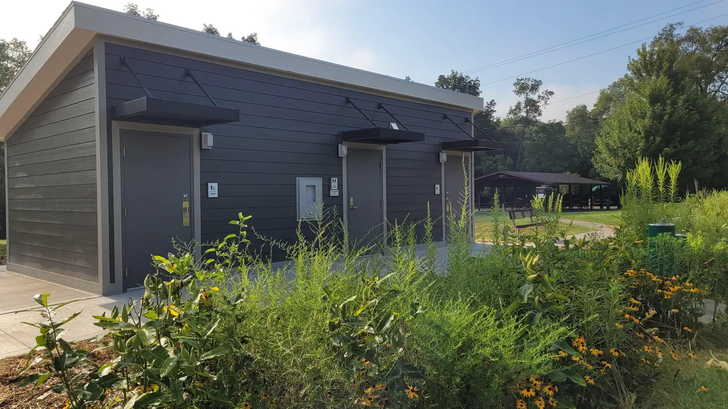 Delaware Lake Damsite Shelters β Recreation area bathgrooms
