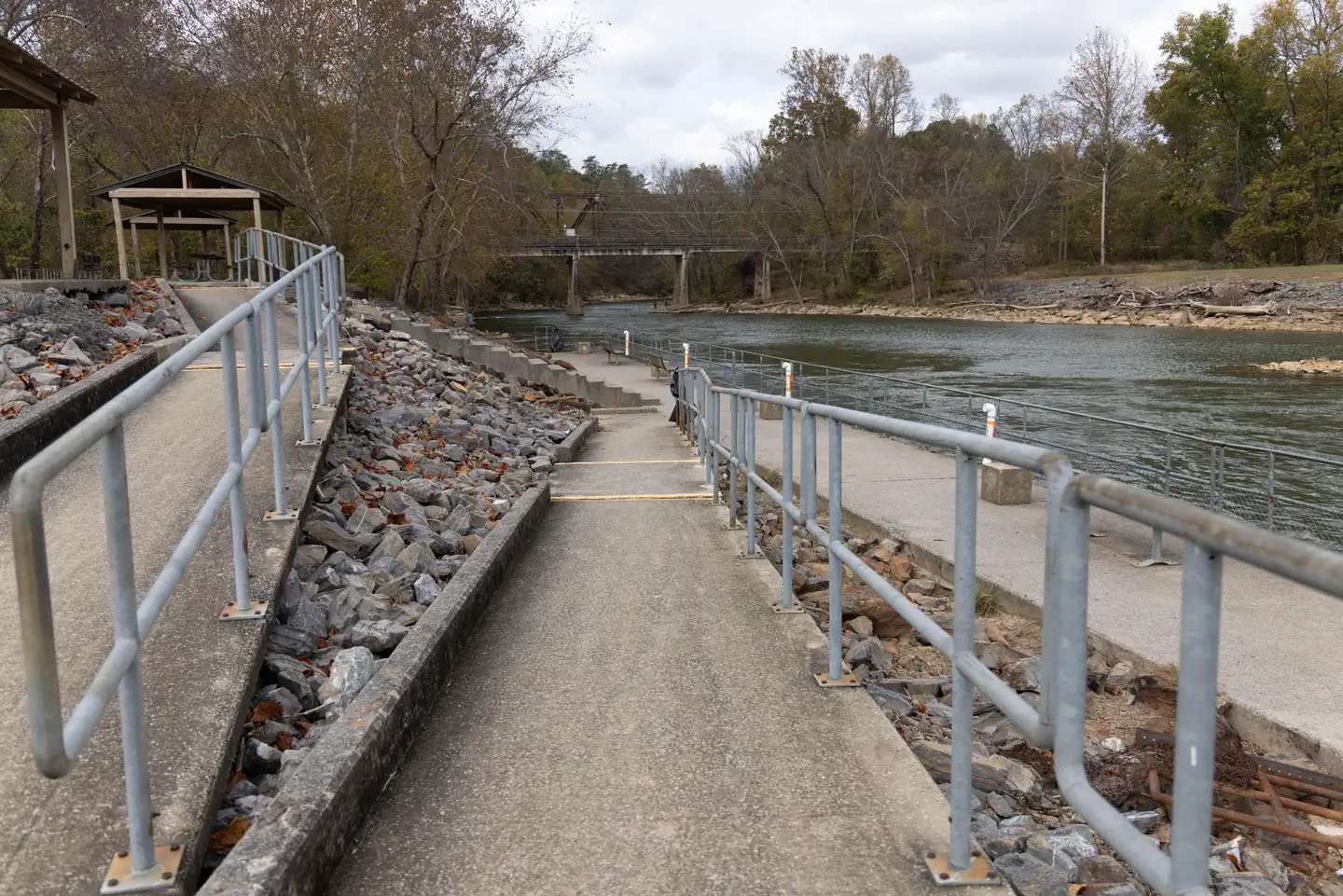 Rereg Dam Day Use Area Shelter — Rereg fishing area