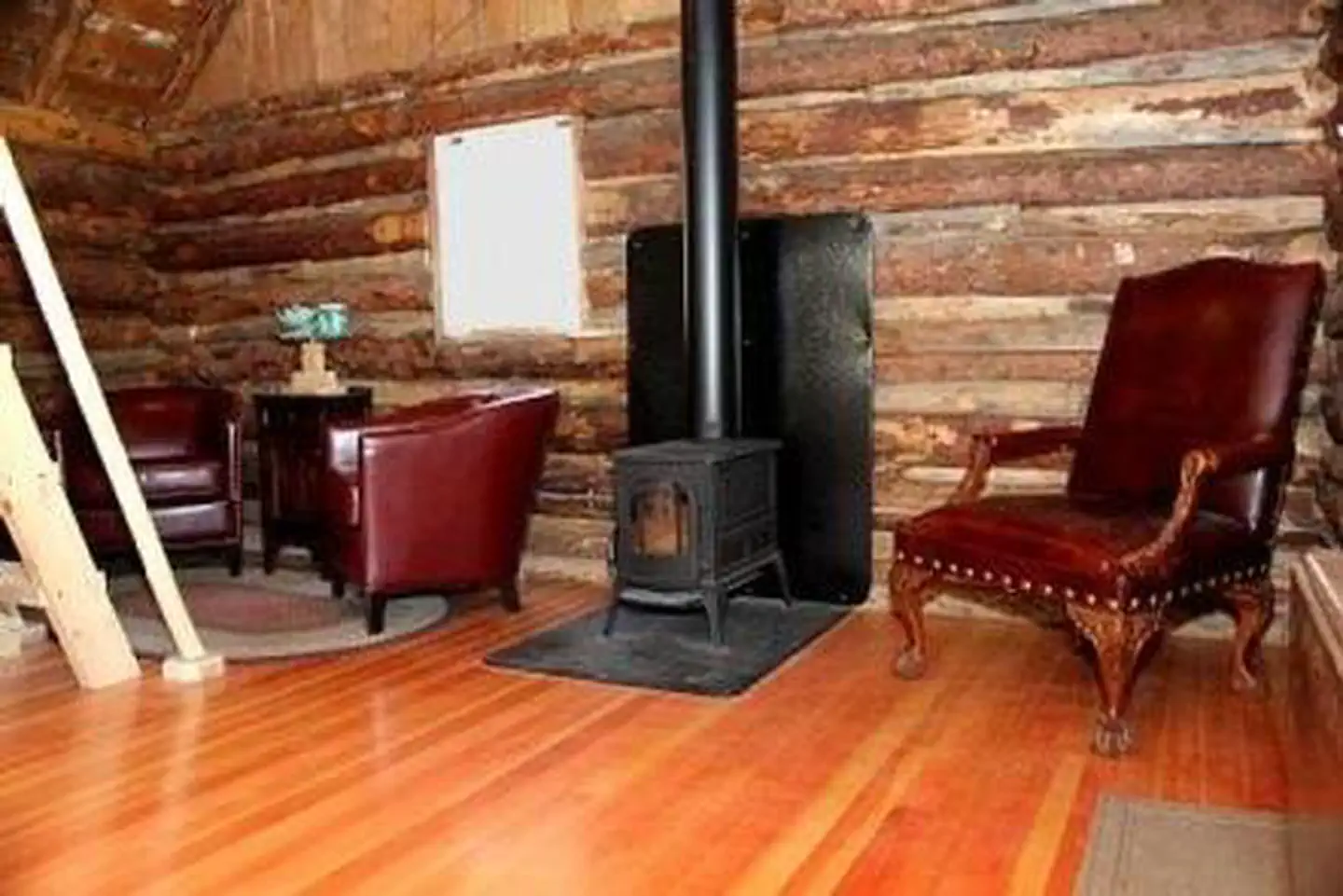 Alpine Ranger Station — ALPINE RANGER STATION Living room