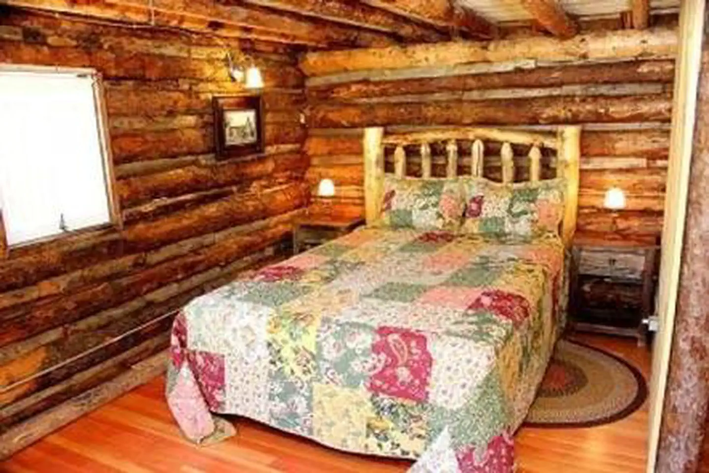 Alpine Ranger Station — ALPINE RANGER STATION Small Cabin Bedroom