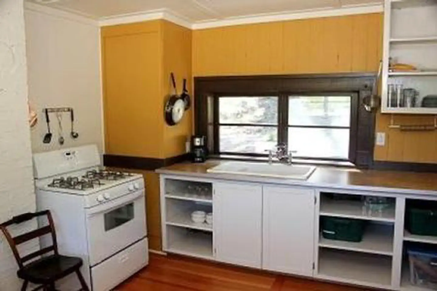 Alpine Ranger Station — ALPINE RANGER STATION Kitchen