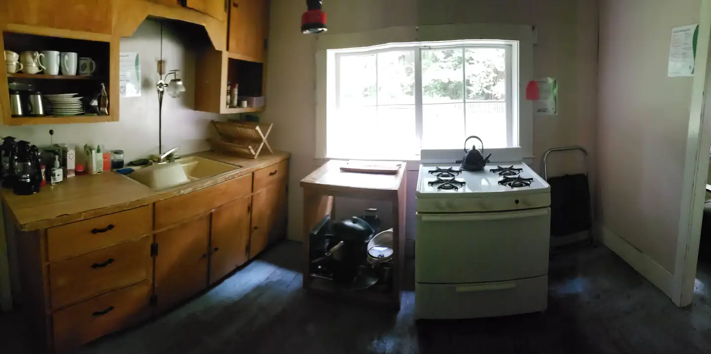 Interrorem Cabin — Interrorem Cabin kitchen