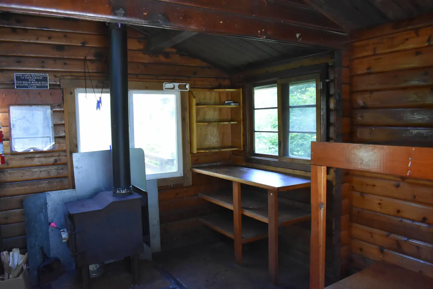 Heckman Lake Cabin β Kitchen Area with Stove