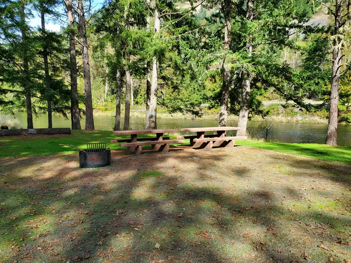 Schwarz Park — Campsite at Schwarz with river in background