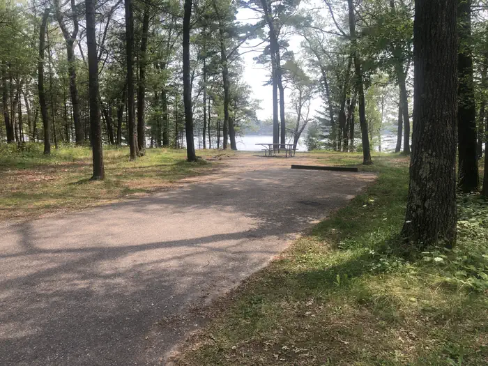 ROUND LAKE