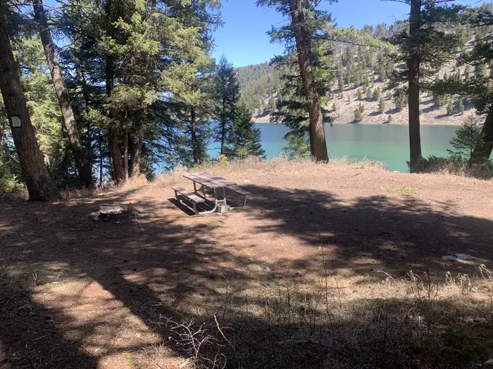Beaverhead National Forest Wade Lake Campground and Picnic Area