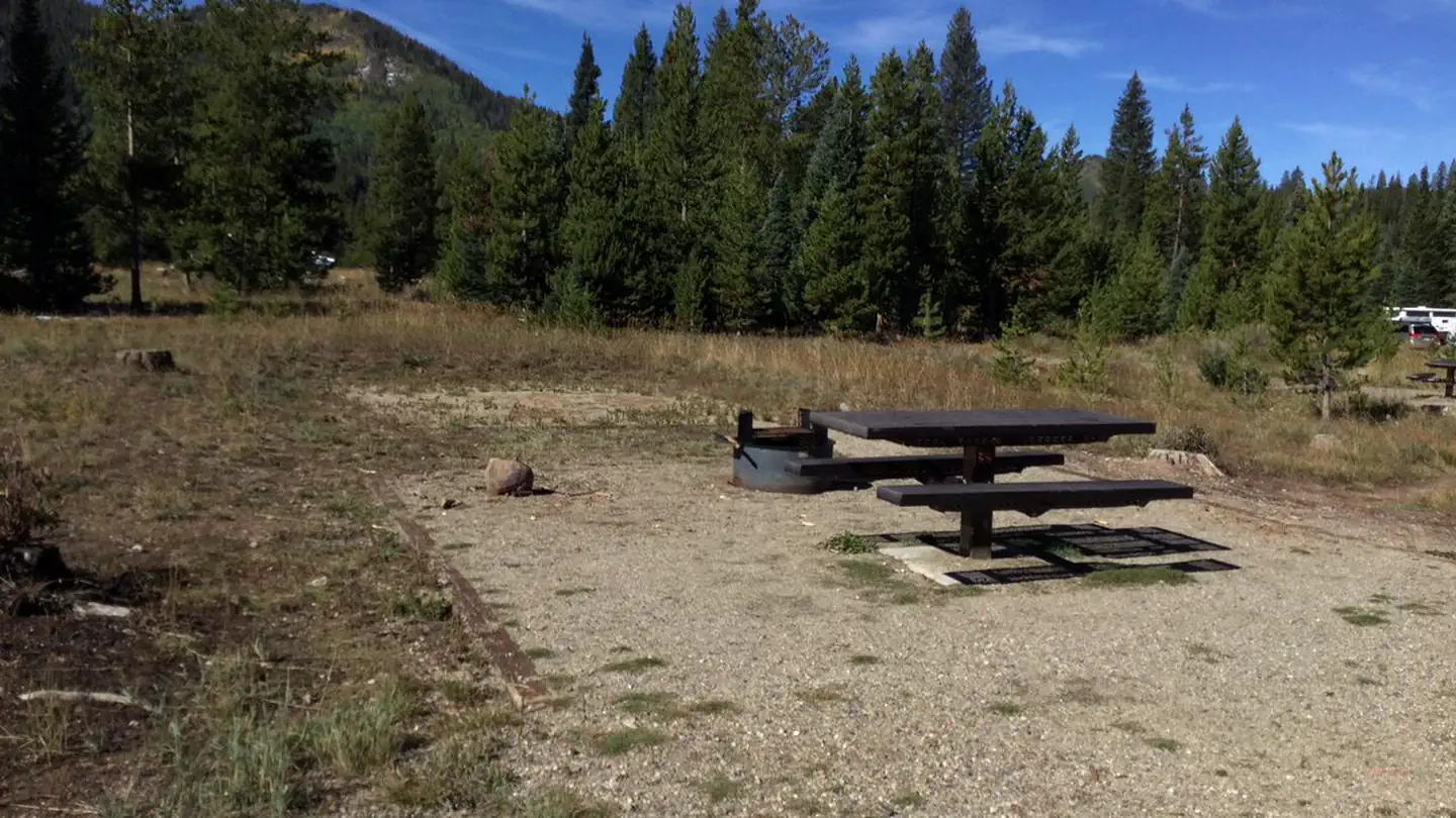 Routt National Forest Hahns Peak Lake Campground