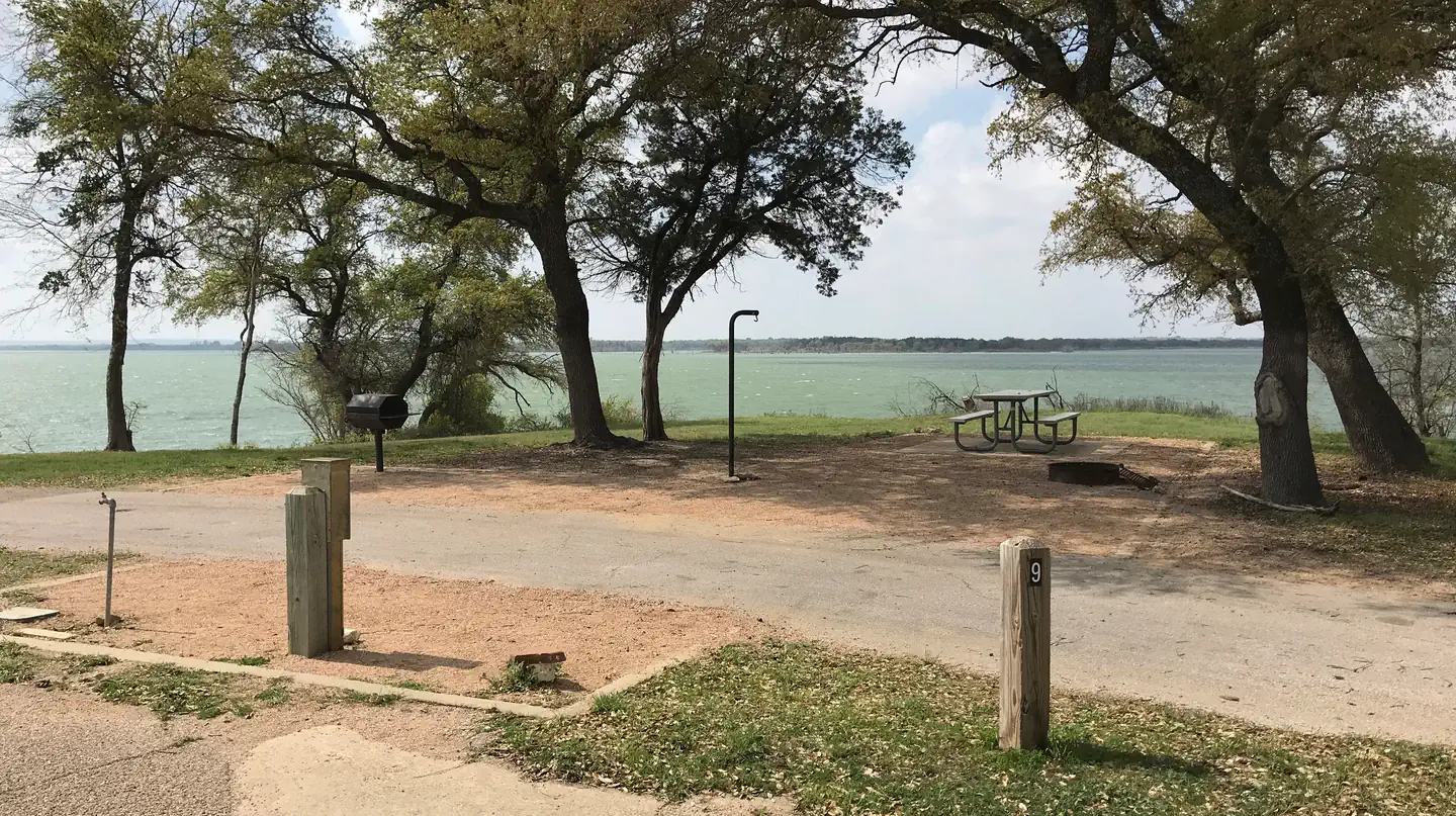 Airport Park - Waco Lake