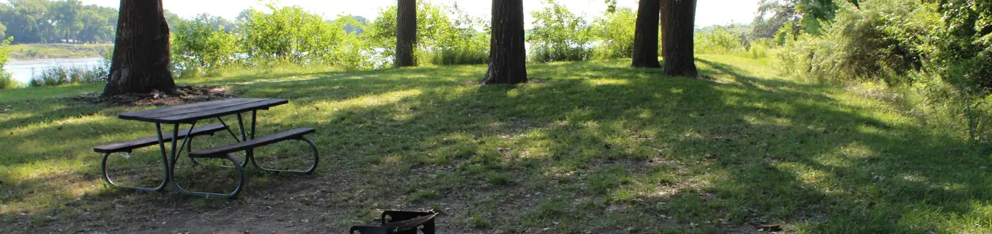 COE Lewis and Clark Lake Nebraska Tailwaters Campground