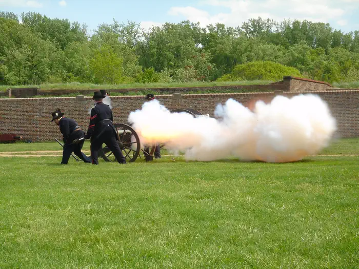 Fort Washington Park — Fort Washington Volunteers firing a cannon