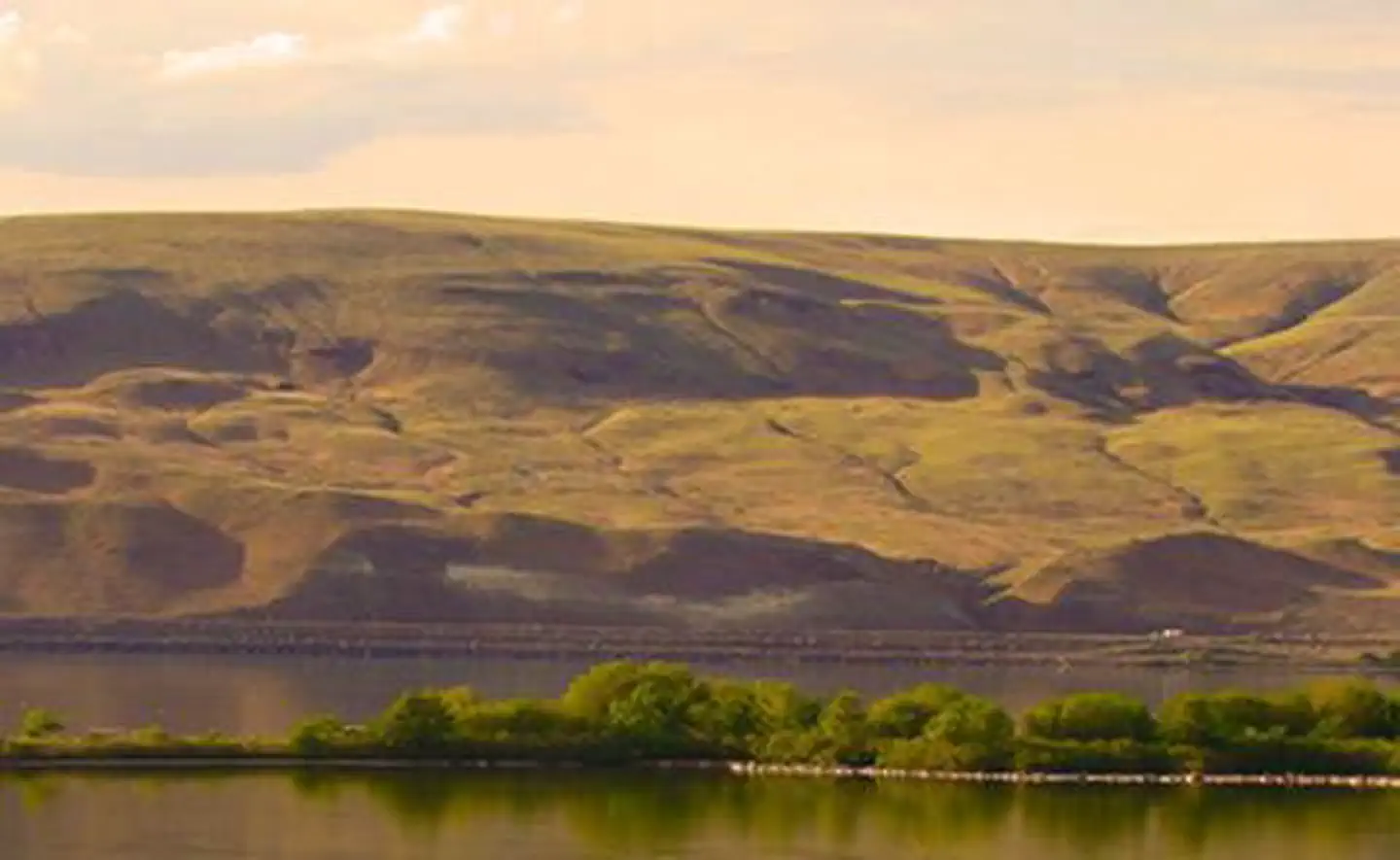 John Day Lock and Dam, Lake Umatilla — Lake with hills in the background