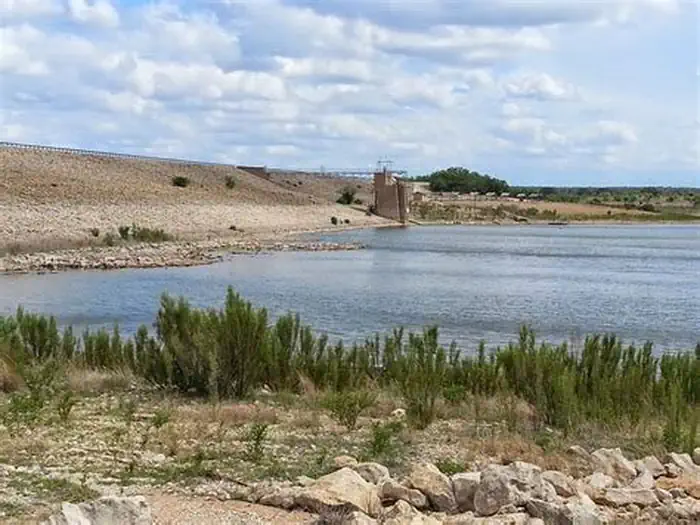 Hords Creek Lake — Dam and lake