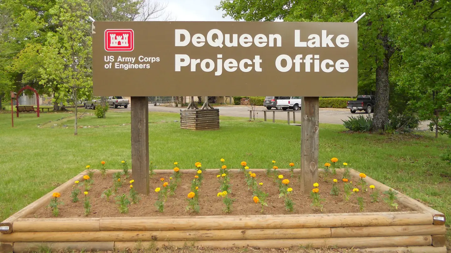 Dequeen Lake
