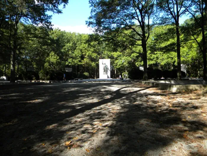 Theodore Roosevelt Island Park — Across Theodore Roosevelt Island Memorial Plaza